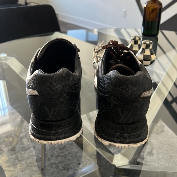Louis Vuitton runners barely wore them.. 10 1/2 but runs big LV - Picture 4 of 6
